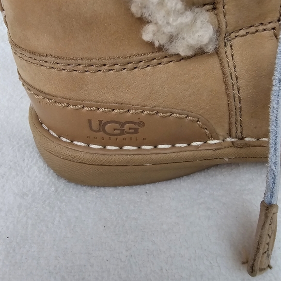 UGG Australia Catalina Tan Leather Lace Up Boot With Sheepskin Size 7 - Picture 15 of 16